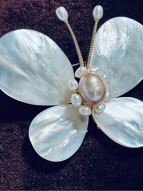 Mother-of-Pearl Floral Brooch with Pearl Accents - White